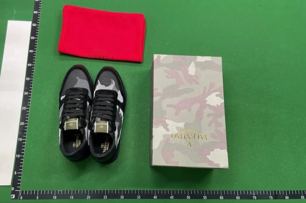 Valentino Rockrunner Black Sneakers — Photo 13