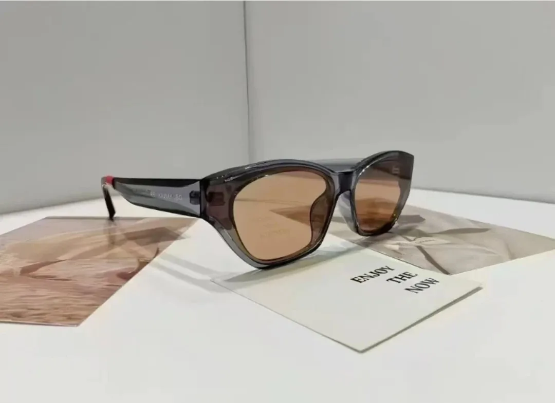 Street Style Glasses — QC