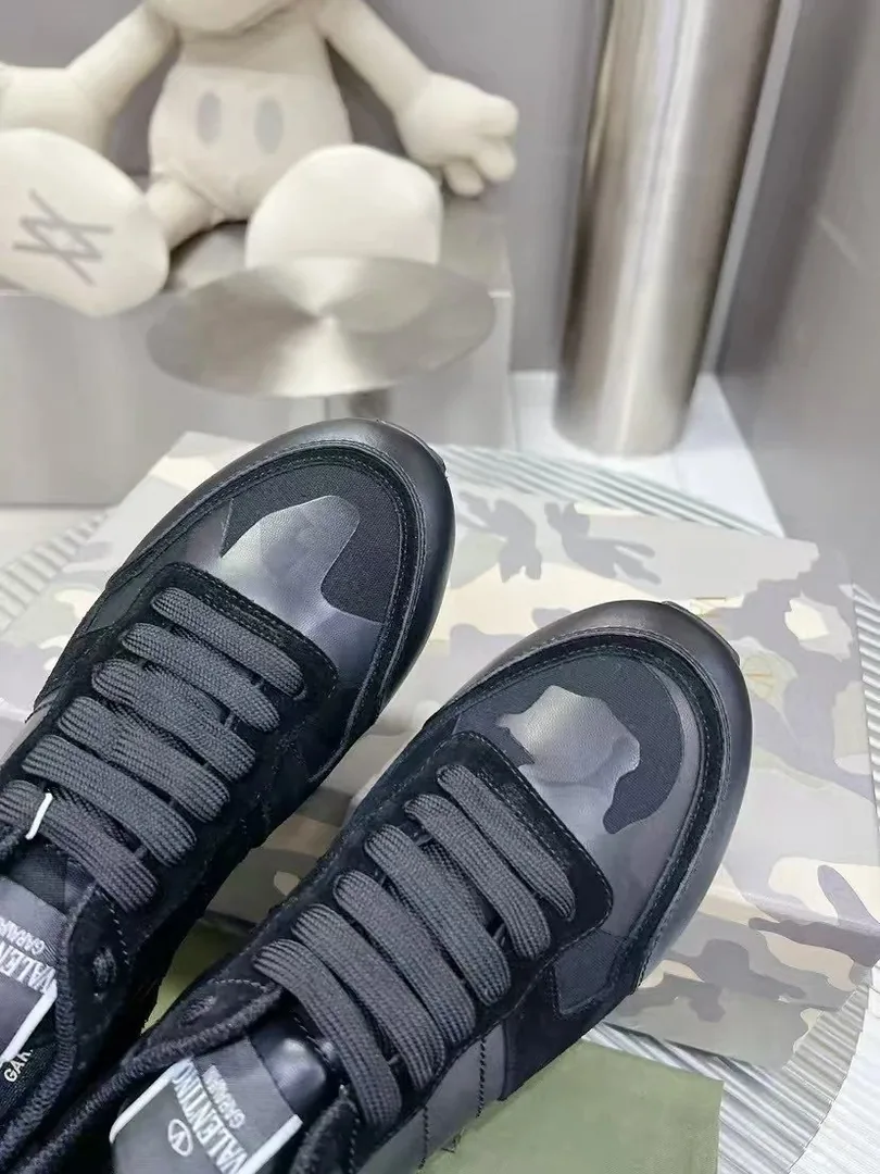 Valentino Rockrunner Black Sneakers — Photo 5
