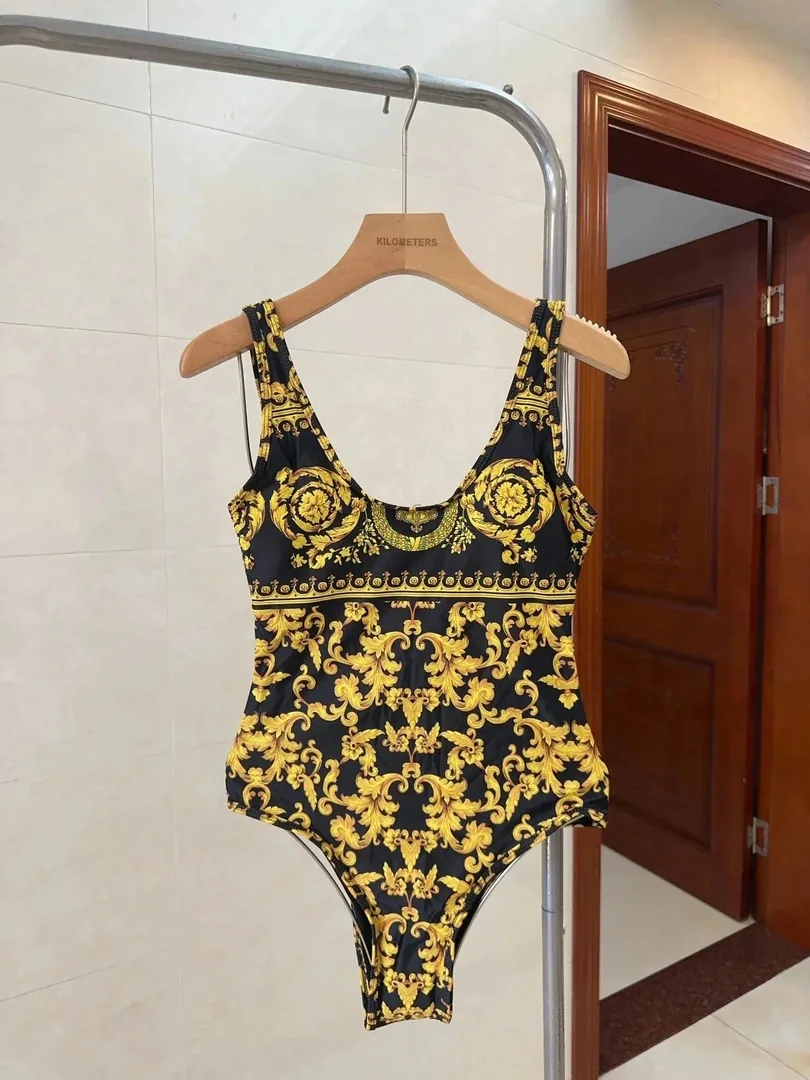 Swimsuit — Photo 11