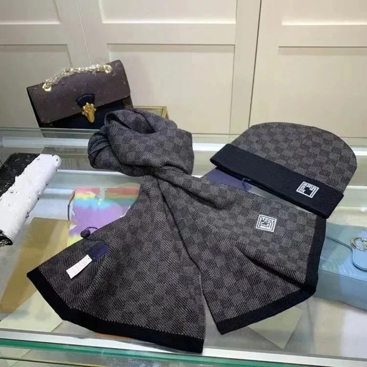 Louis Vuitton Damier Scarf and Beanie Set Blue — photo 4