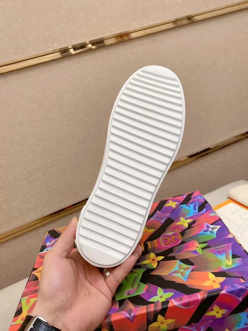 Louis Vuitton Daily Wear Low-Top Sneakers — photo 10
