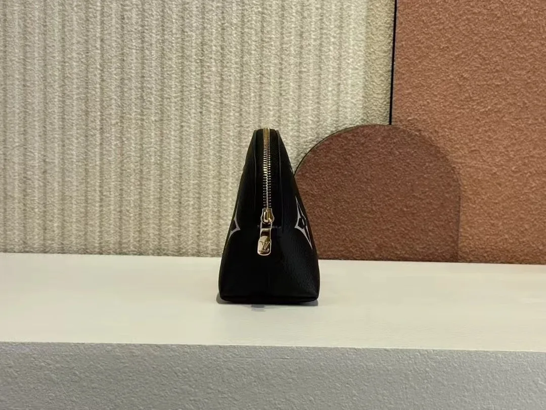 Louis Vuitton Handbag — Photo 3