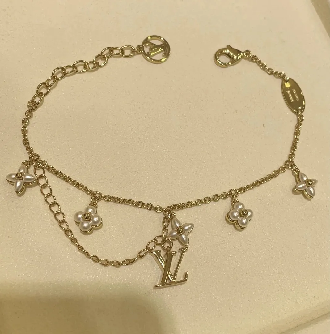Gold Floral Pearl Bracelet — Photo 7
