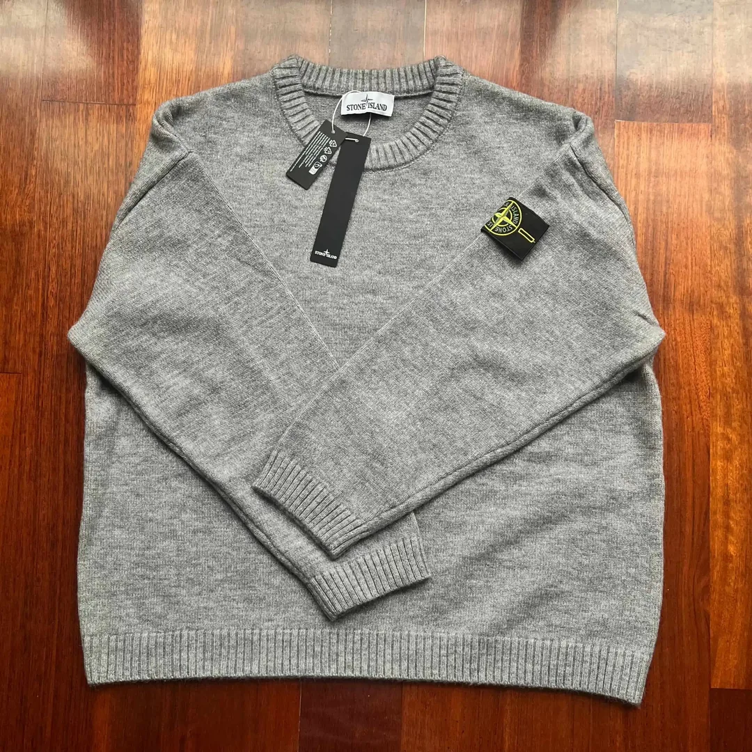 Simple Sweatshirt — Photo 4