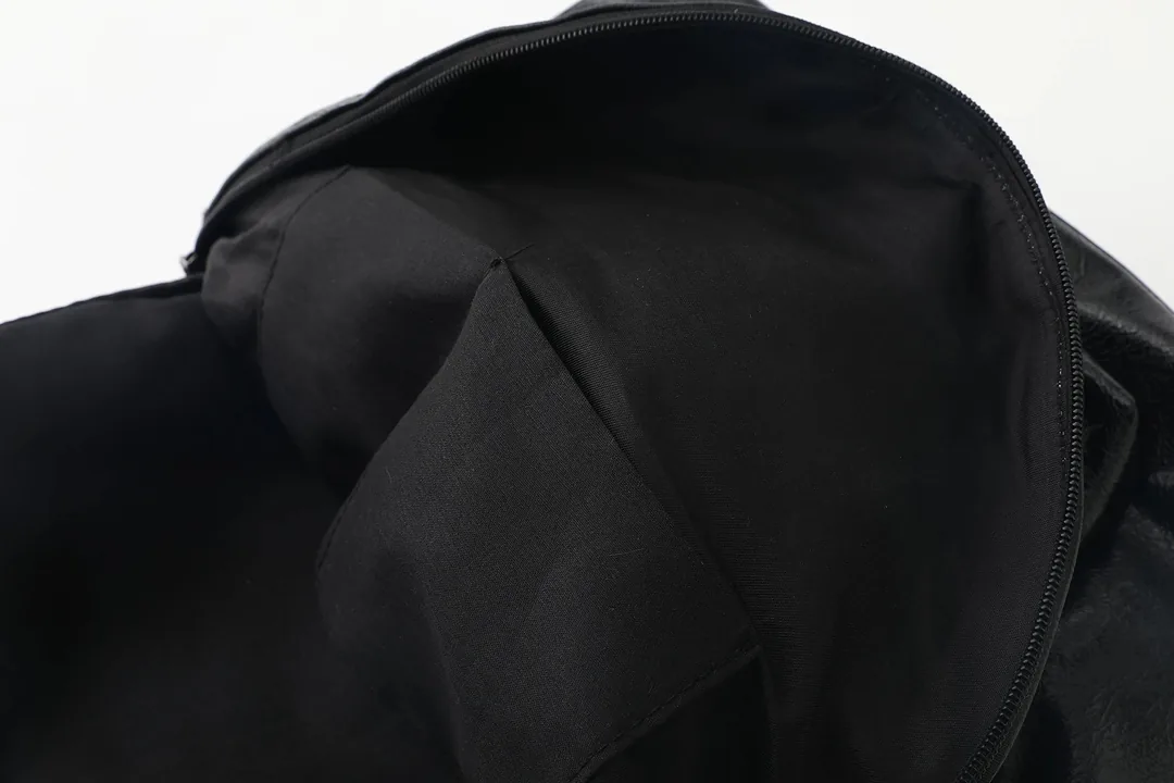 Balenciaga Logo Waxed Leather Backpack — Zdjęcie 13