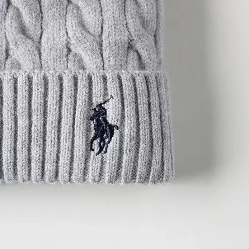 Wool Knit Beanie And Scarf — Photo 8