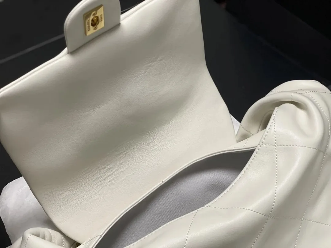 Chanel 25K Leather Hobo Bag — QC