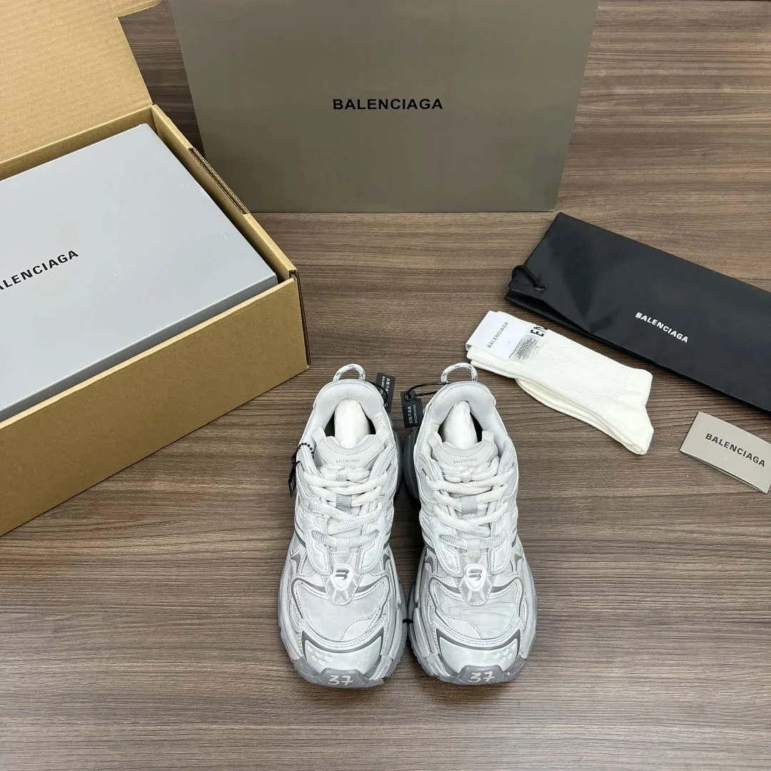 Balenciaga Runner Beige 2.0 Sneakers — Photo 3