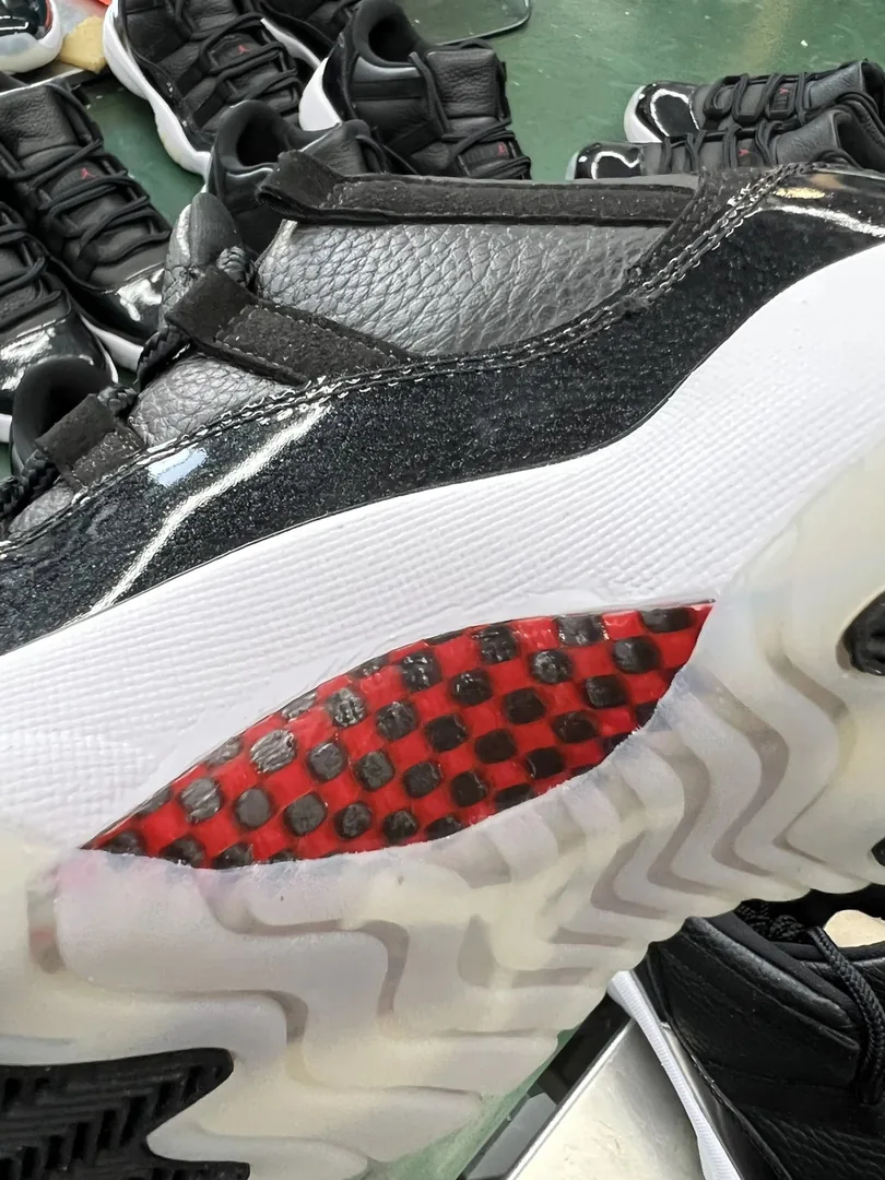 Air Jordan 11 Low Camo — QC
