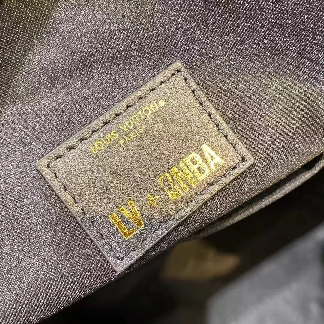 Louis Vuitton Leather Shoulder Bag — photo 5