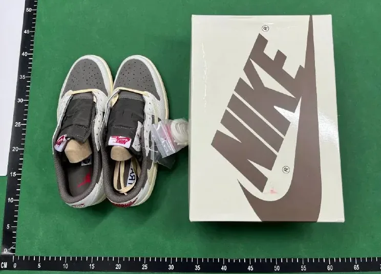 Air Jordan 1 Travis Scott Camo — Photo 11