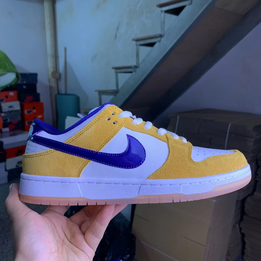 Nike Dunk Skate Shoes — Photo 4