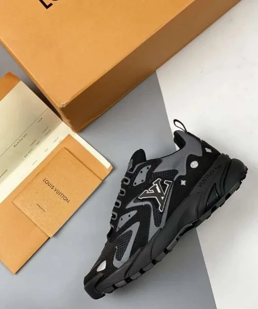 Louis Vuitton LV Runner Tactic Brown Sneakers — Photo 15