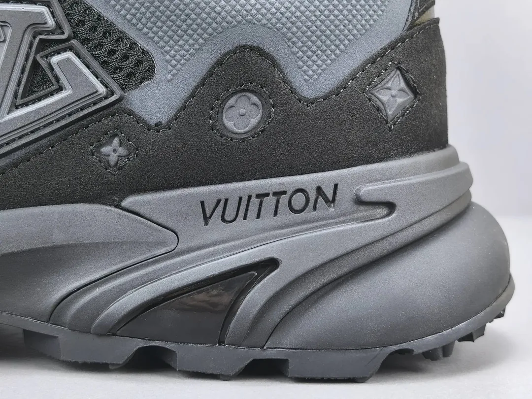 Louis Vuitton LV Runner Tactic Brown Sneakers — Photo 9