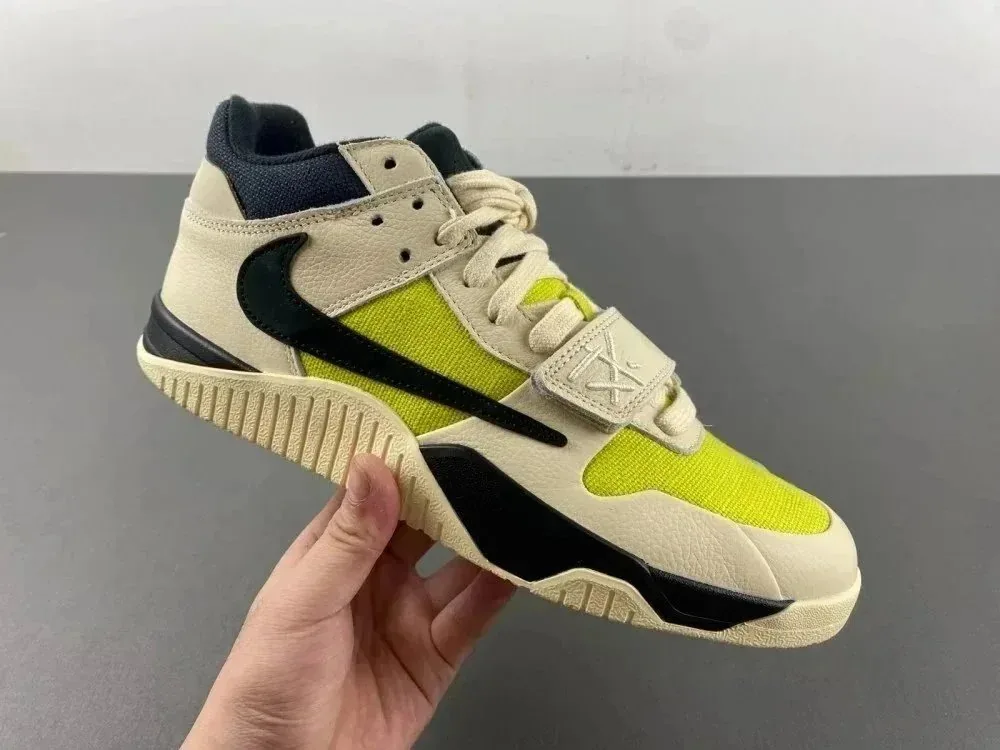 Jordan 1 White Basic Trainers — Photo 2