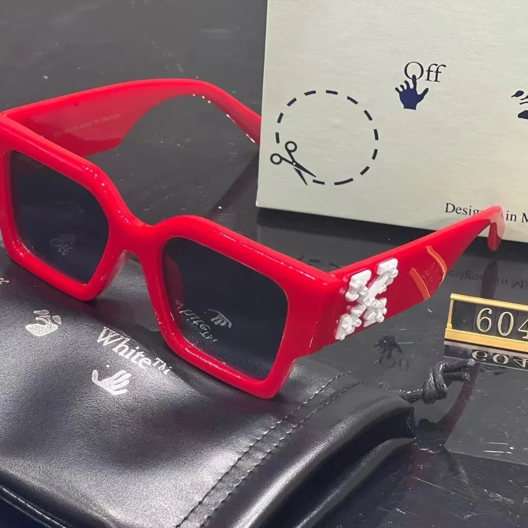 Thick Square Frame Sunglasses — Photo 5