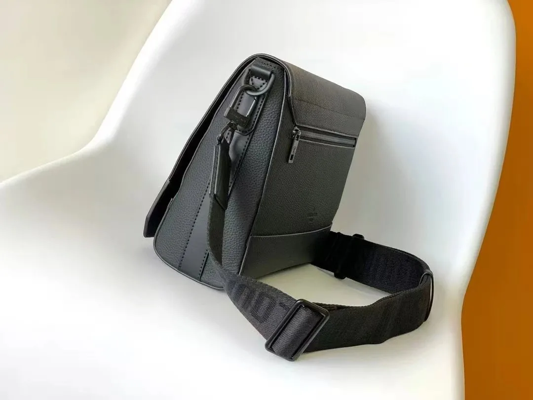 Louis Vuitton Takeoff Bag — Photo 2