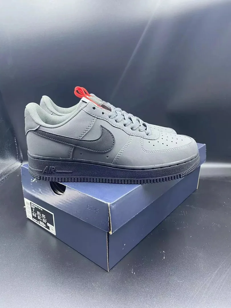 Air Jordan 1 Low Medium Gray — Photo 4