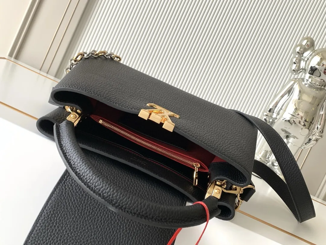 Louis Vuitton Capucines Handbag — Zdjęcie 8