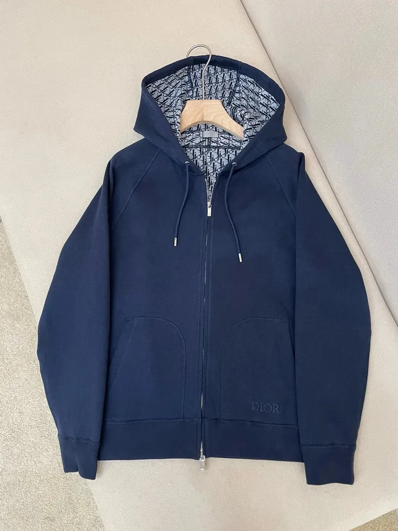 Warm Hoodie — Photo 3