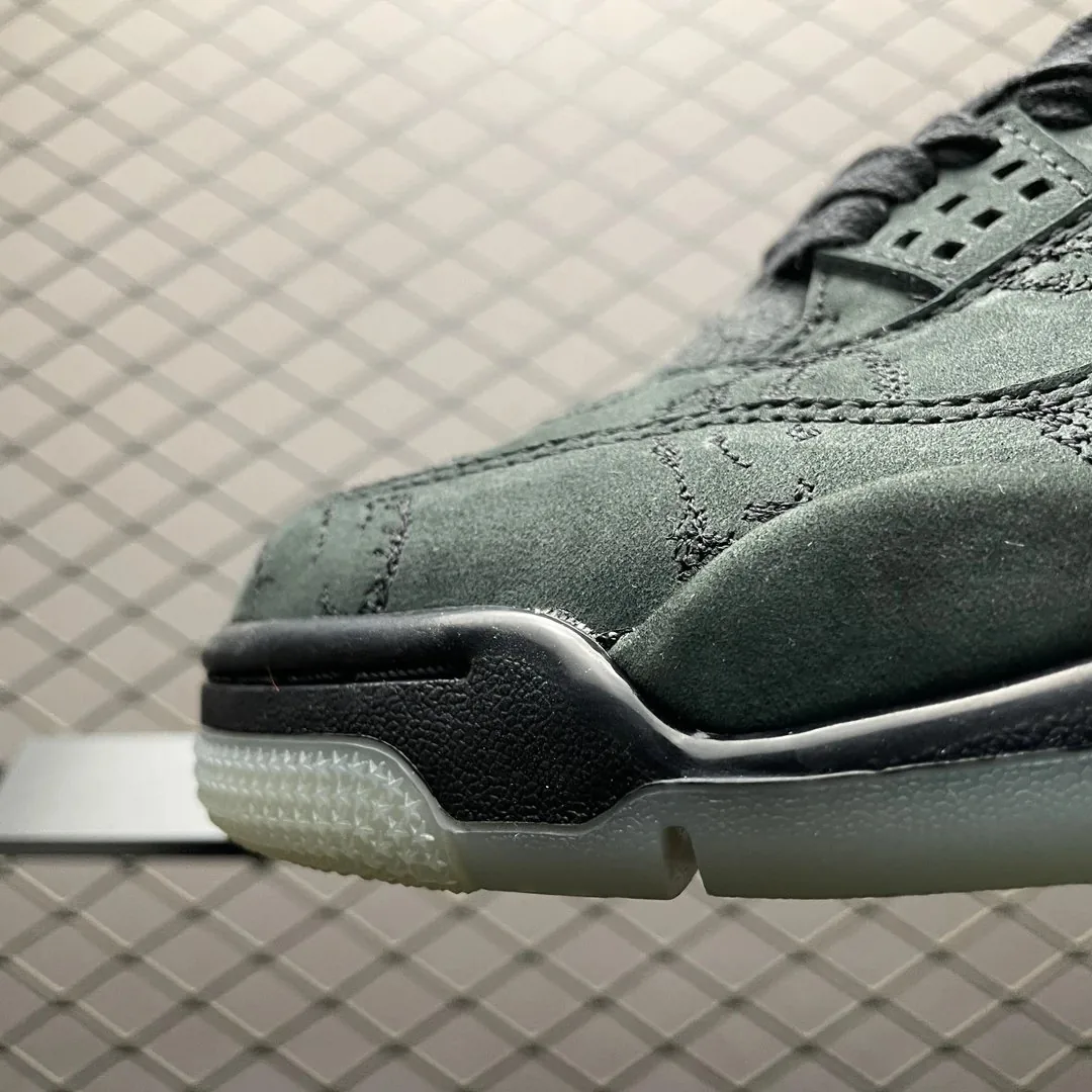 Air Jordan 4 Kaws Grey — Photo 8