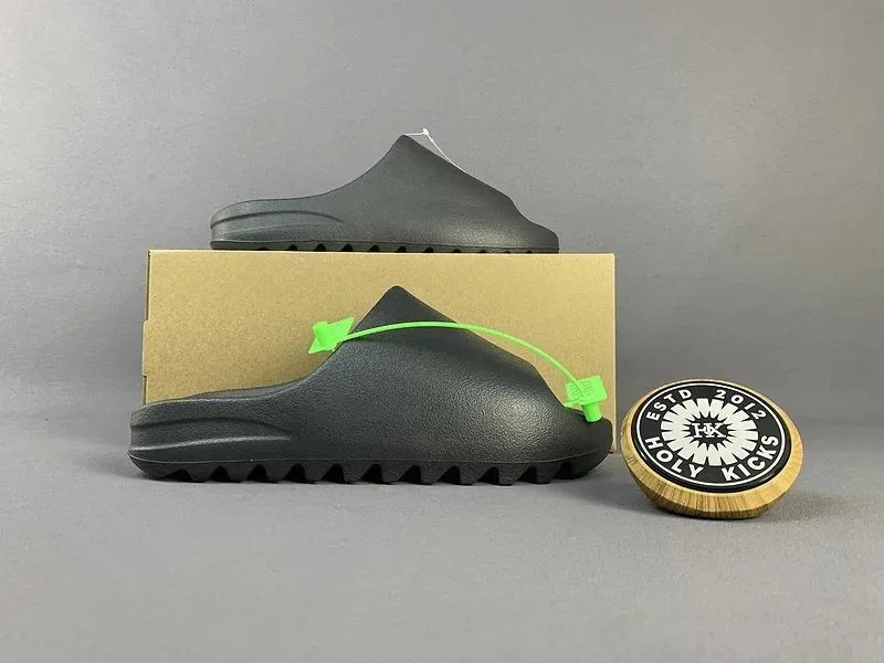 Yeezy Slide Foam Sandal Collection — Photo 6