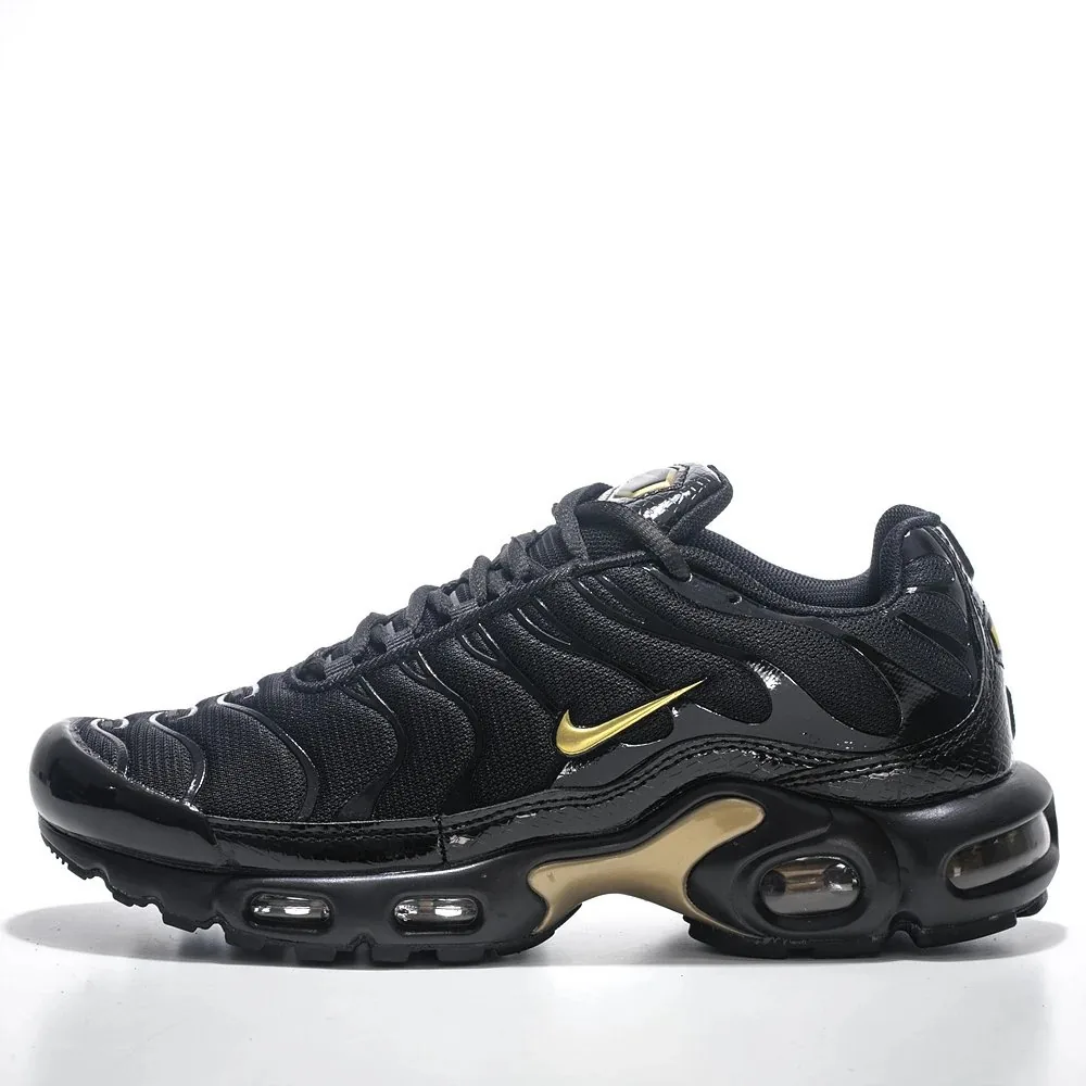 Assorted Nike Air Max Plus TN — photo 9