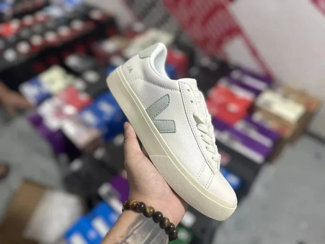 Veja V-10 Letter V Skate Shoes