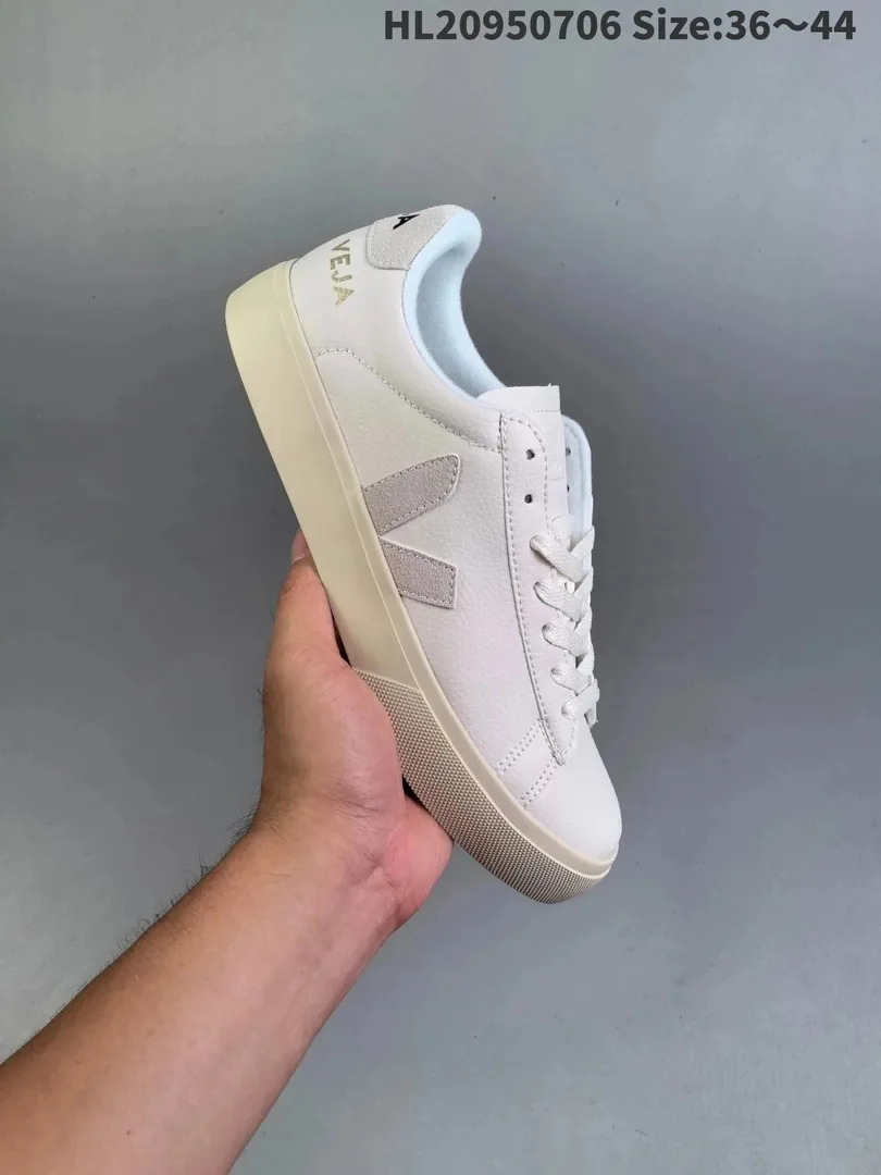 Veja V-10 Letter V Skate Shoes — Photo 11