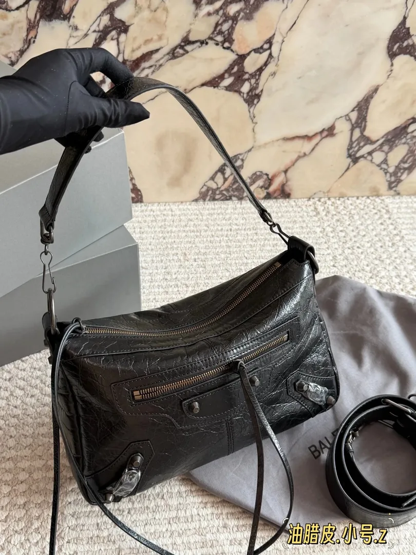 Balenciaga Waxed Leather City Bag — photo 3