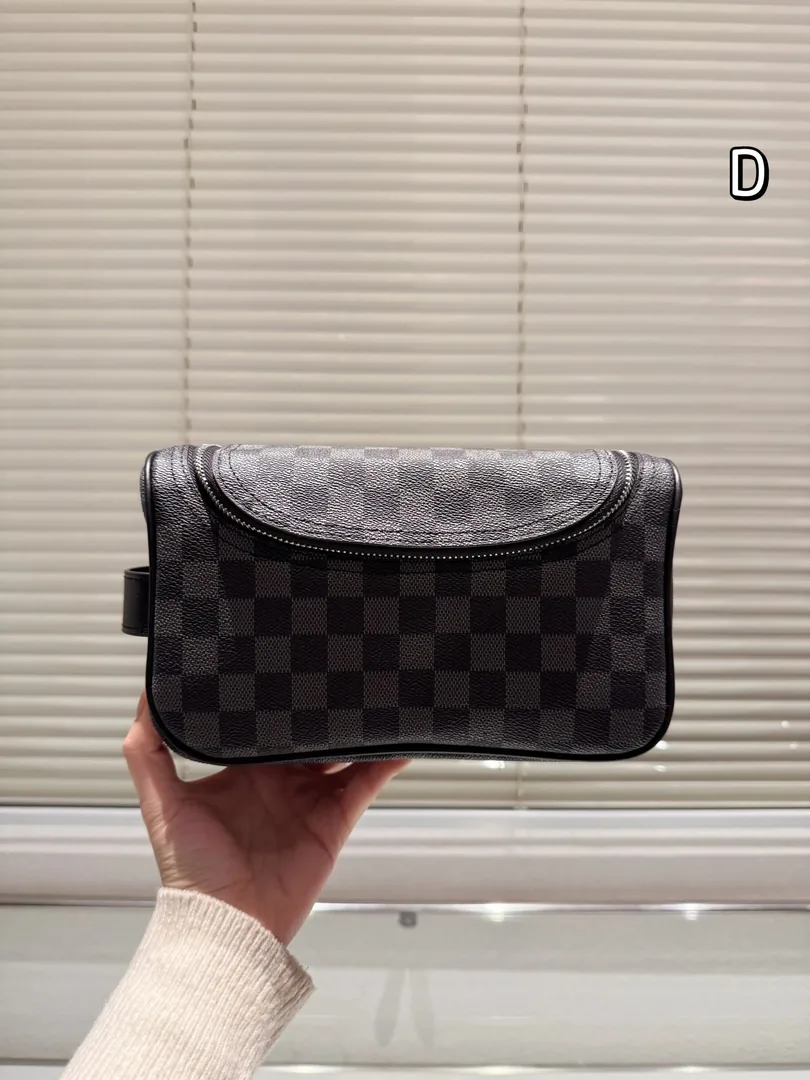 Louis Vuitton Cosmetic Pouch — photo 7