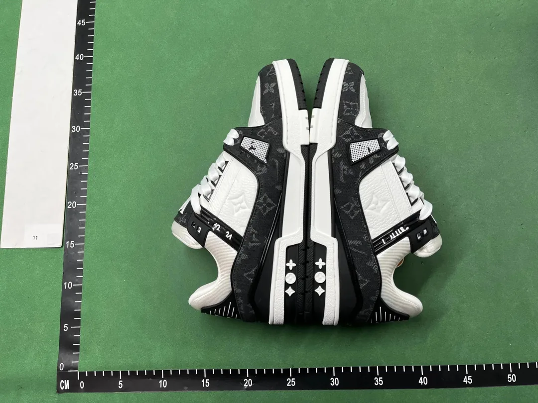 Louis Vuitton LV Trainer White Training Shoes — Photo 2