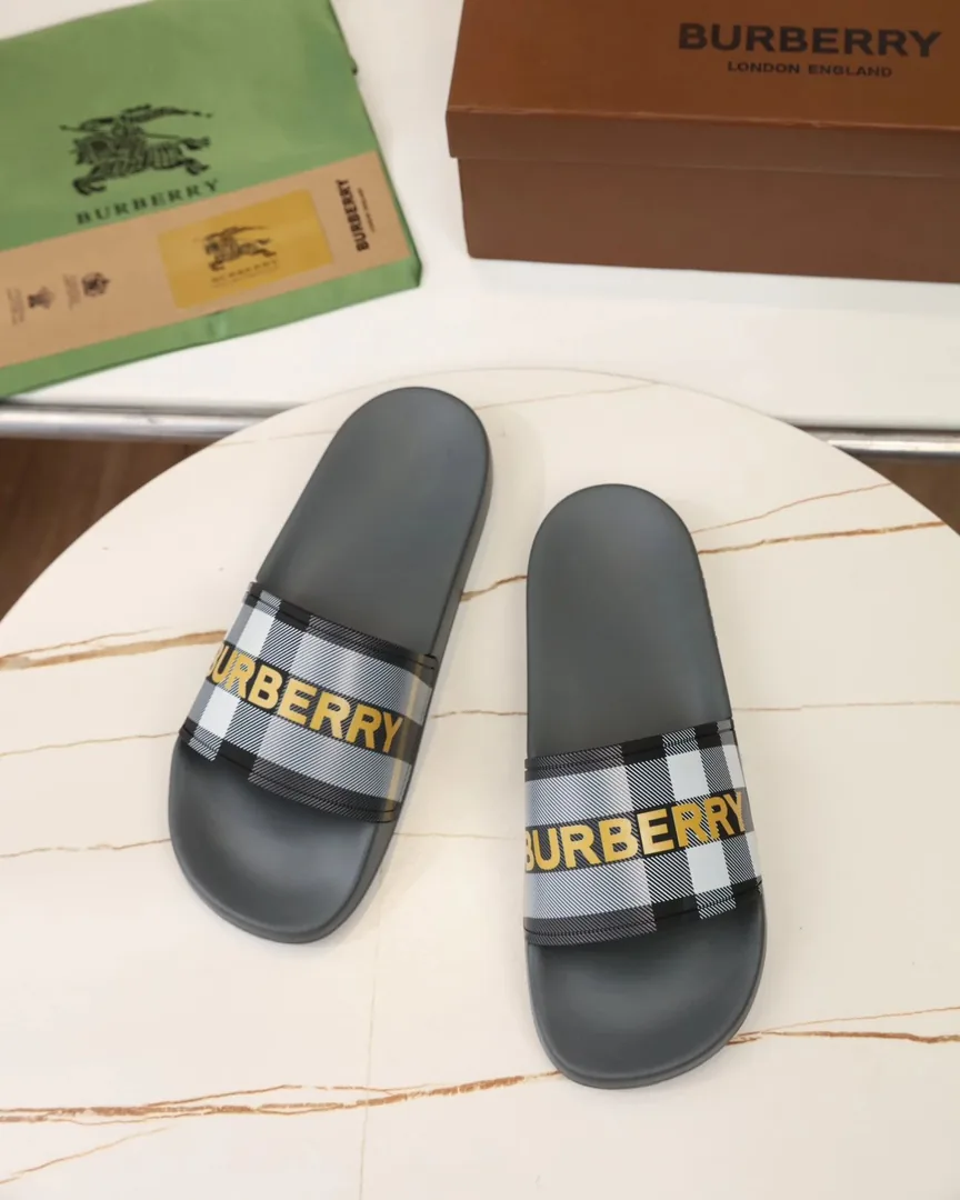 Burberry Slides — photo 11