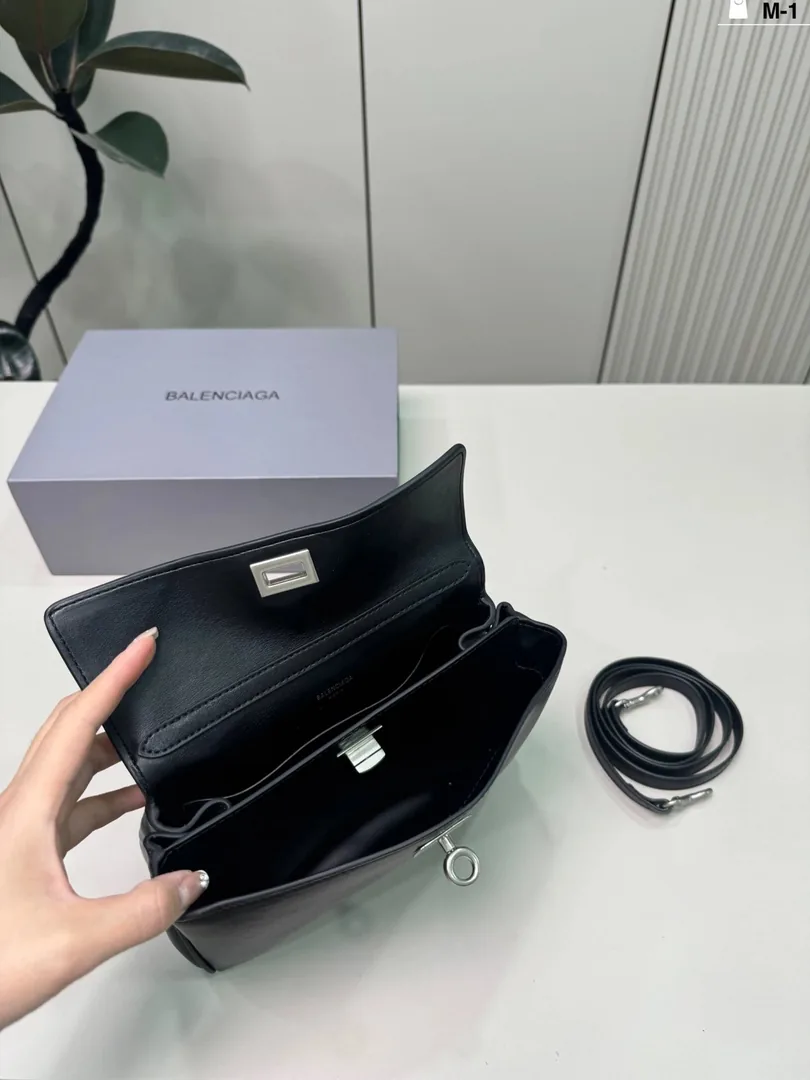 Balenciaga Leather Tote Bag — Photo 9