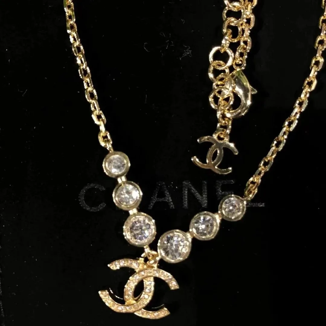 Gold Letter Pendant Necklace — QC