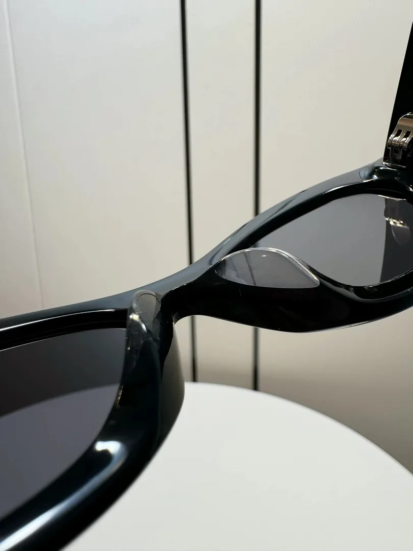 Prada Sunglasses SPR 26Z-F — Photo 13
