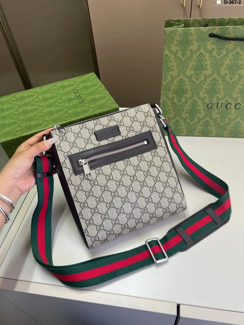 Gucci Messenger Bag — Photo 2