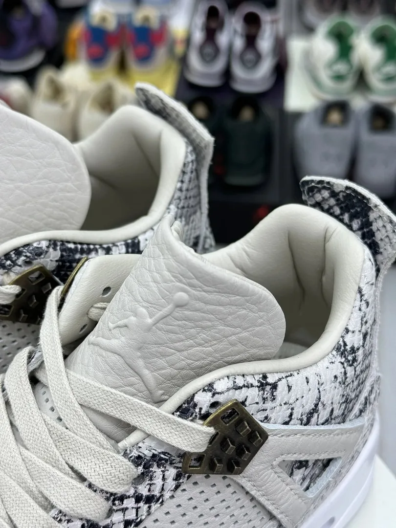 Air Jordan 4 Snakeskin Grey — Photo 15