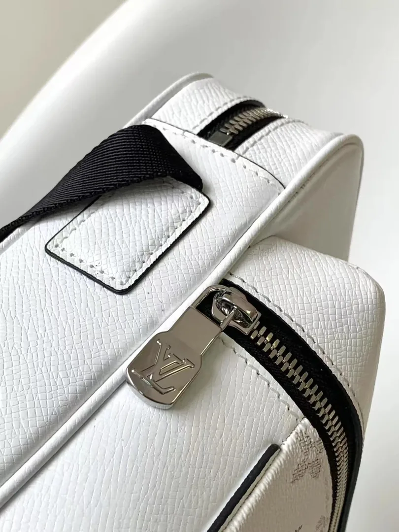 Louis Vuitton Outdoor Messenger Monogram — photo 12
