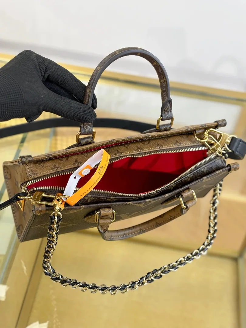 Louis Vuitton OnTheGo East West Chain Bag — Zdjęcie 5