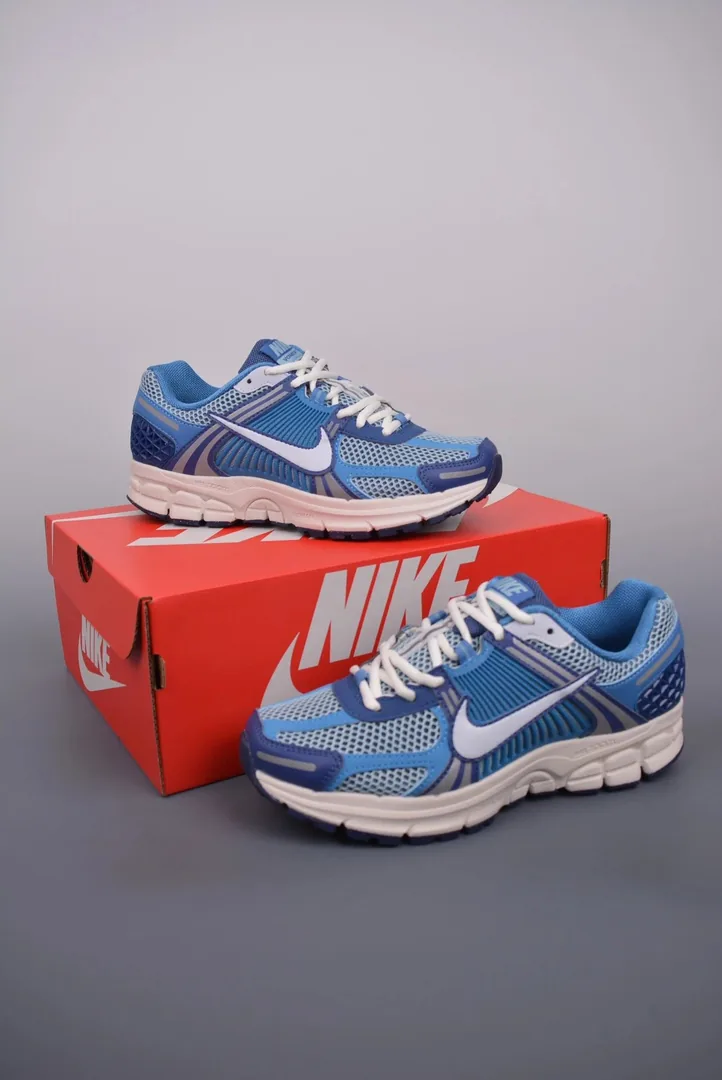 Nike Vomero 5 Sneakers — Photo 11