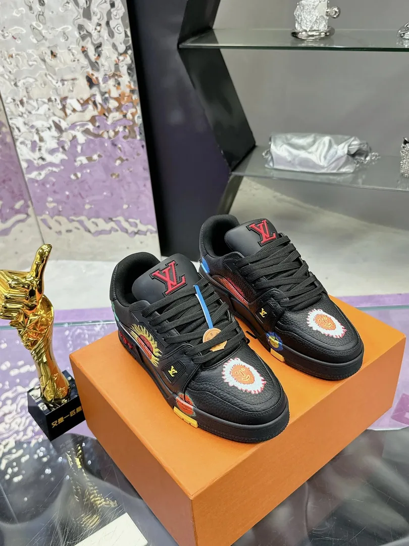 Louis Vuitton LV Trainer Graffiti Print Low-Top Trainers — Photo 10