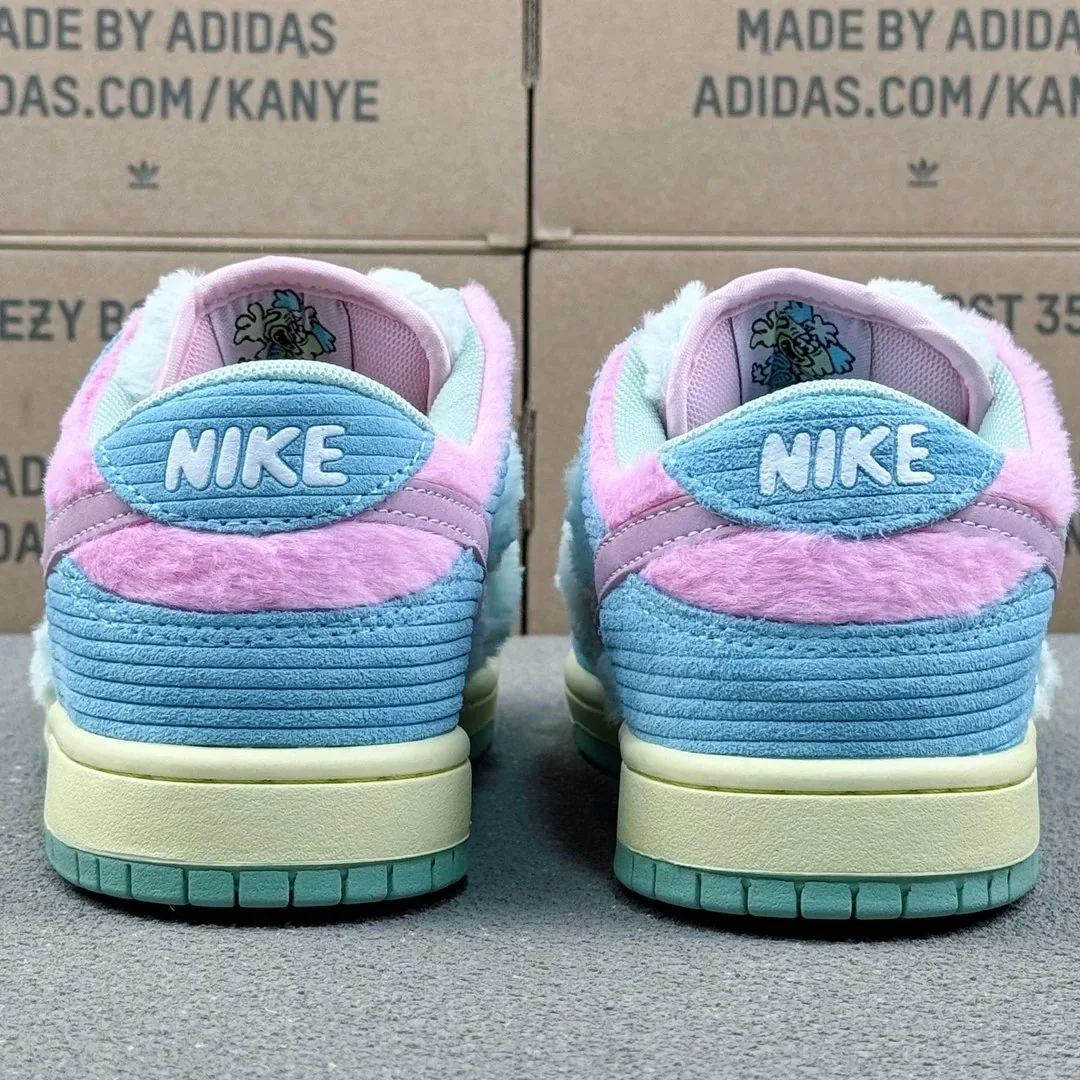Nike Dunk Low SB Verdy Collaboration Sneakers — photo 3