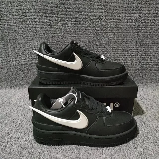 Nike Air Force 1 Trainers — Photo 5