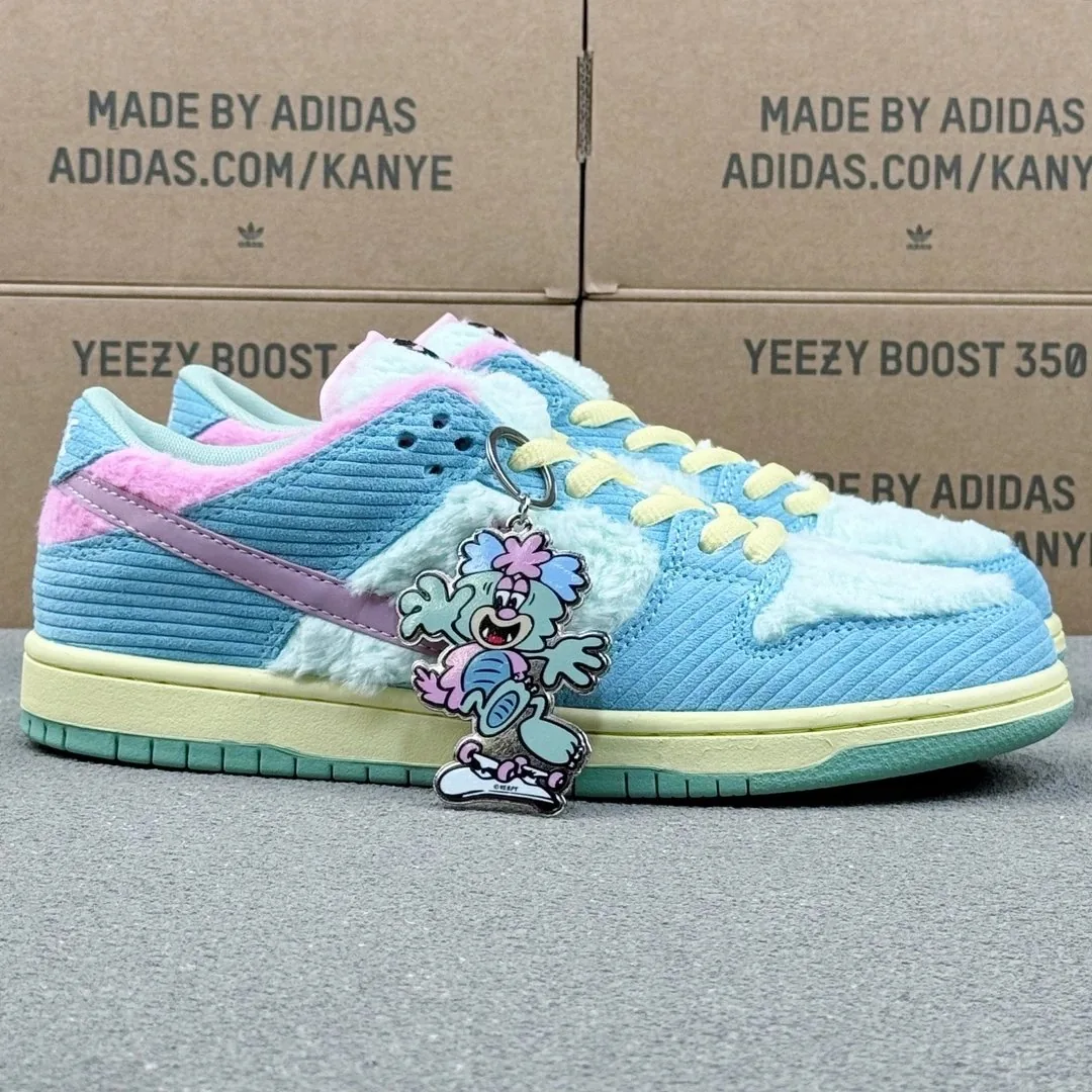 Nike Dunk Low SB Verdy Collaboration Sneakers — photo 6