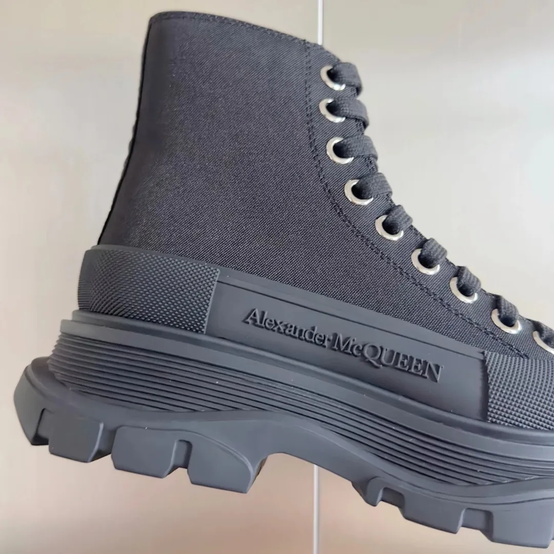 Alexander McQueen Tread Slick White Sneakers — Photo 7
