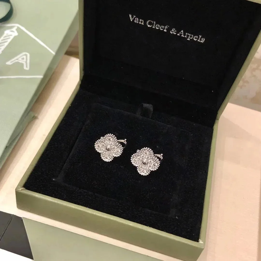 Van Cleef Arpels Necklace Gift Box — photo 12