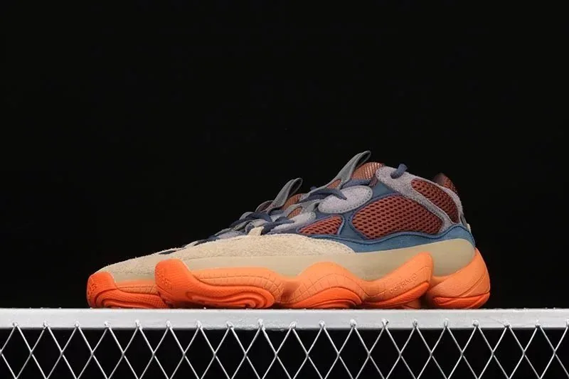 Yeezy 500 Sneakers — Photo 13
