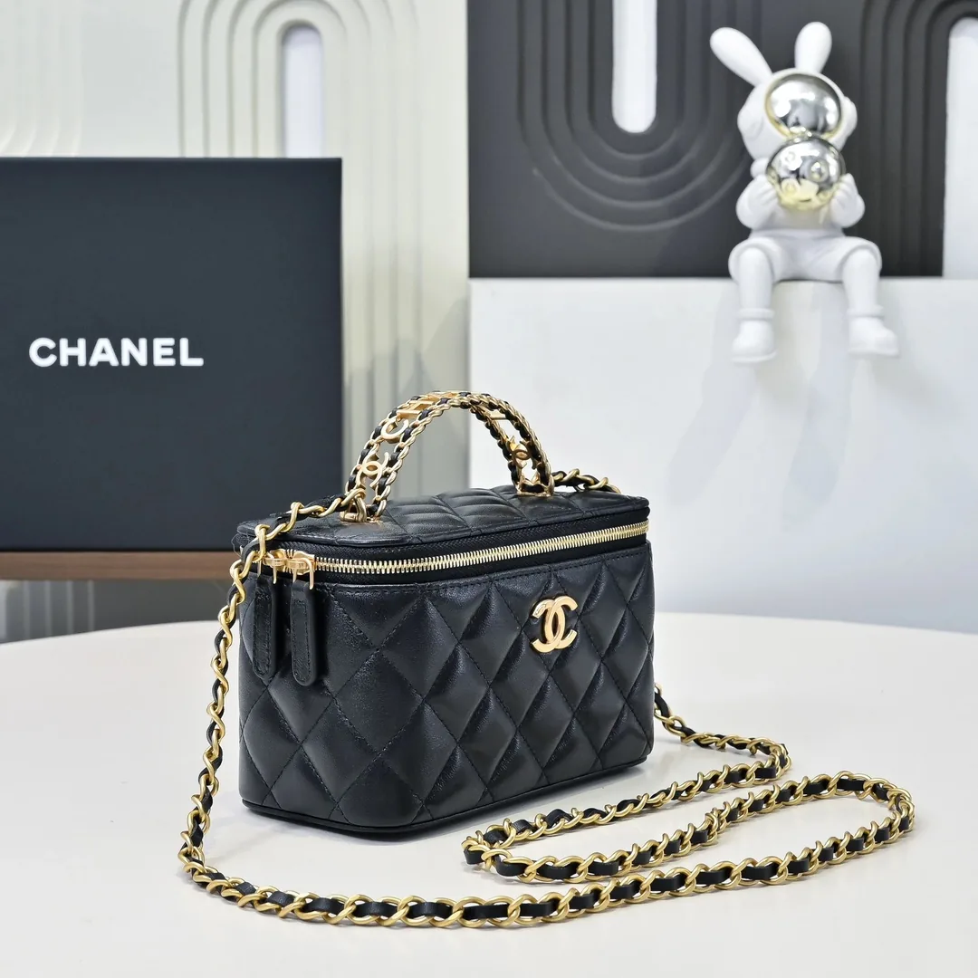 Chanel Leather Handbag — photo 2